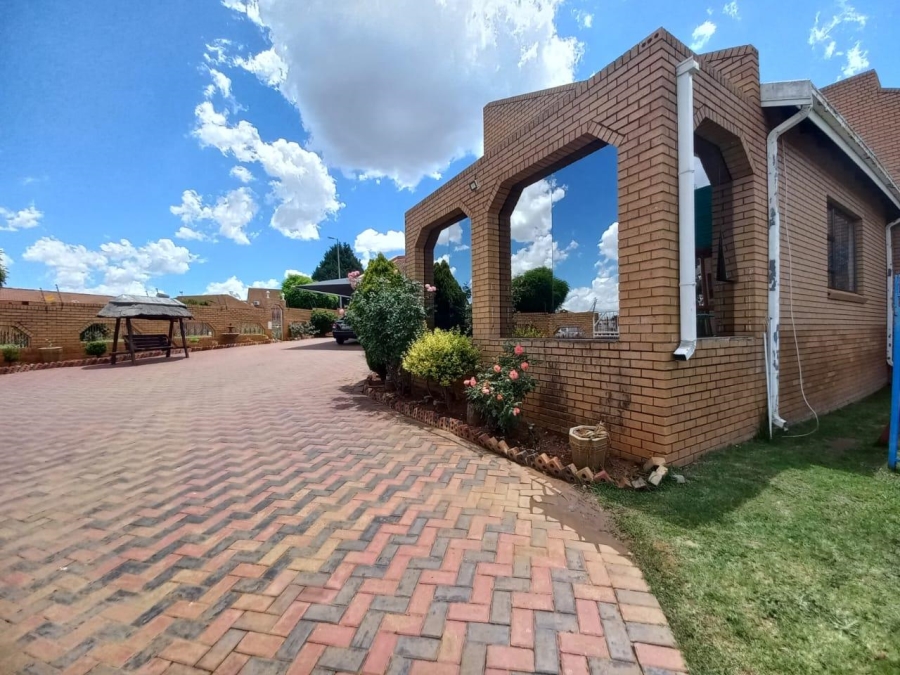 4 Bedroom Property for Sale in Ficksburg Free State